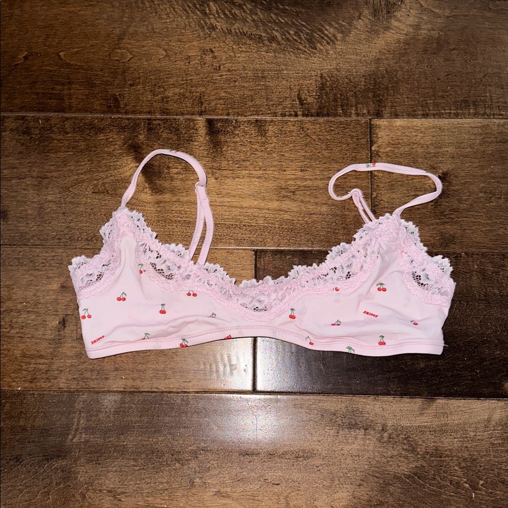 SKIMS FITS EVERYBODY LACE SCOOP BRALETTE LIMITED EDITION: CHERRY BLOSSOM PRINT S - Picture 4 of 7